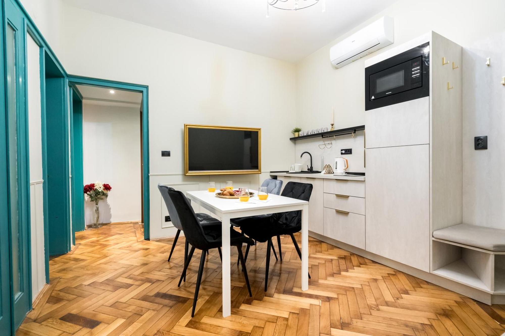 Highline Downtown Residences 6 Persons Family Apartment 부쿠레슈티 외부 사진